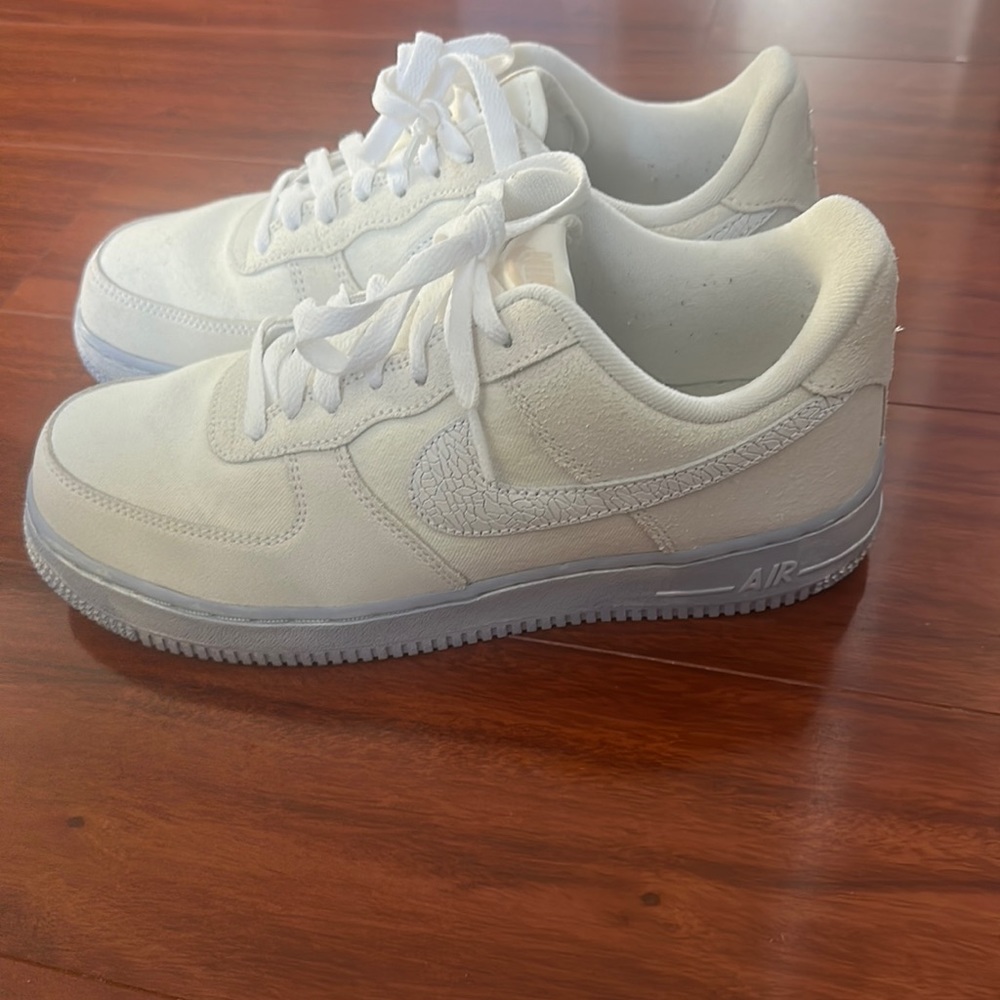Nike Air Force 1 ‘07 LV8 EMB